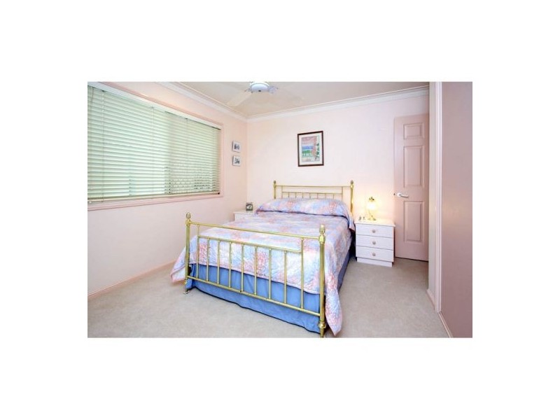 8 Carnegie Ct, Carindale QLD 4152