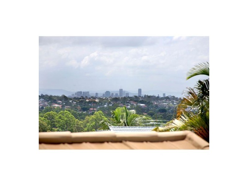 8 Carnegie Ct, Carindale QLD 4152