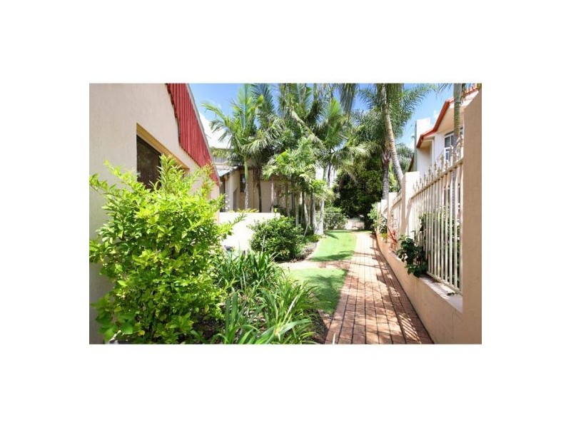 8 Carnegie Ct, Carindale QLD 4152