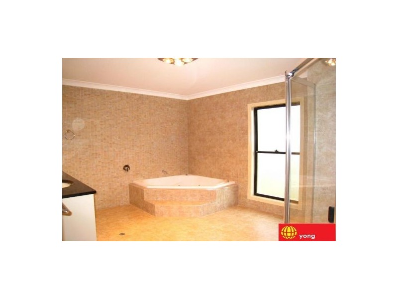 34 Maryland Dr, Regents Park QLD 4118