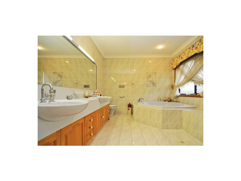 73 Bleasby Rd, Eight Mile Plains QLD 4113