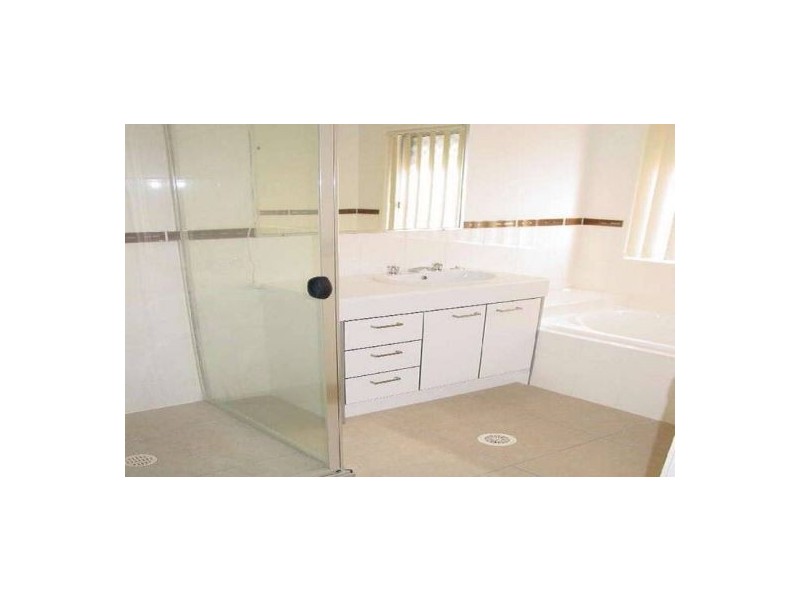 31 Sunrise Cr, Regents Park QLD 4118