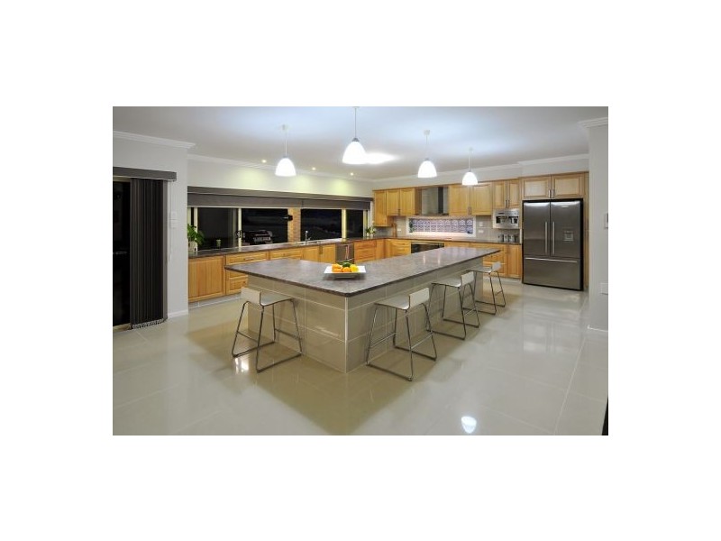 31 Border Cres, New Beith QLD 4124