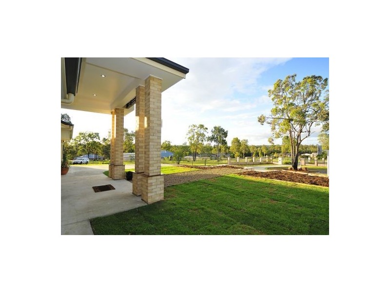 31 Border Cres, New Beith QLD 4124