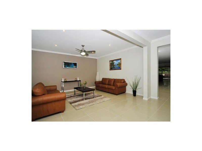 31 Border Cres, New Beith QLD 4124