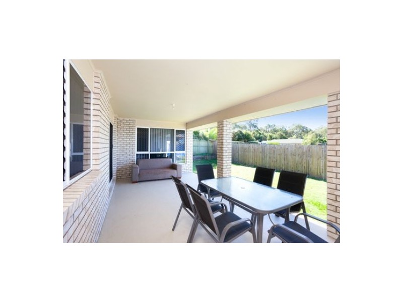 4 Hill End Ave, Hillcrest QLD 4118