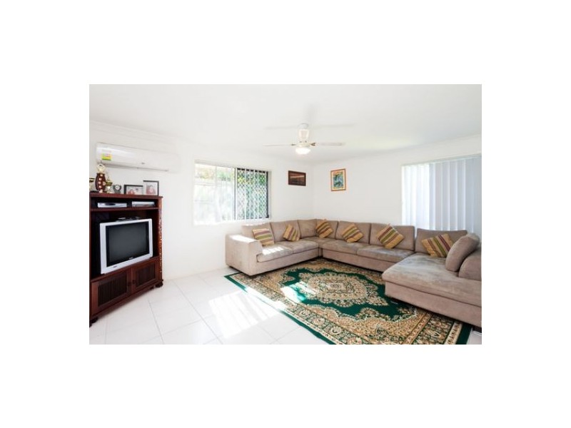 4 Hill End Ave, Hillcrest QLD 4118
