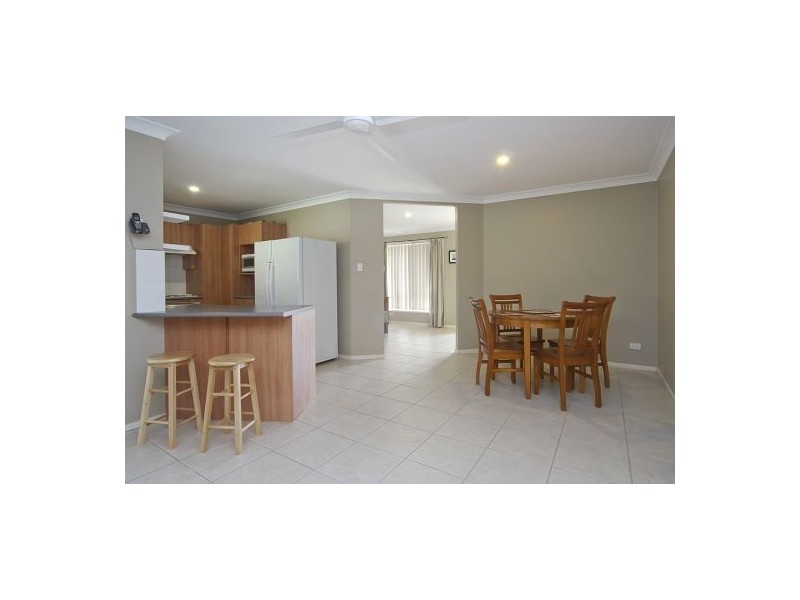9 Samia Ct, Regents Park QLD 4118