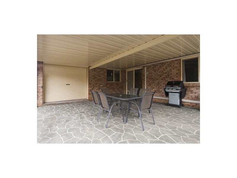 9 Samia Ct, Regents Park QLD 4118