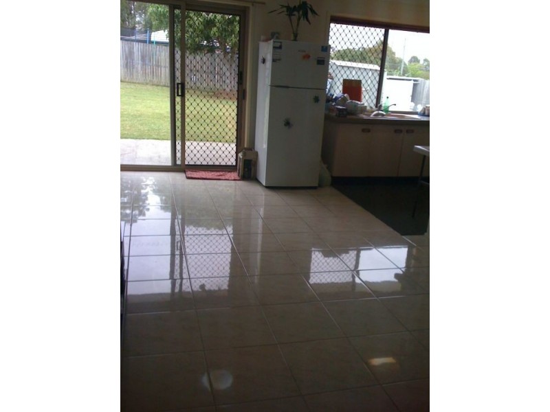 77 Barossa St, Kingston QLD 4114