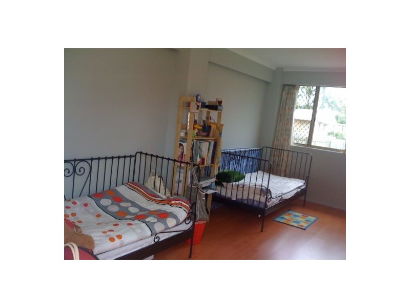 77 Barossa St, Kingston QLD 4114