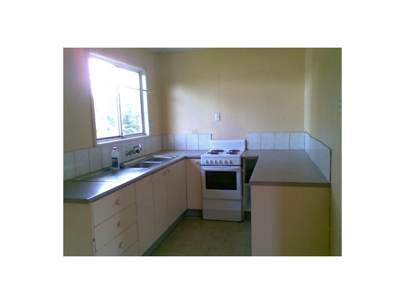 6 Maple St, Kingston QLD 4114