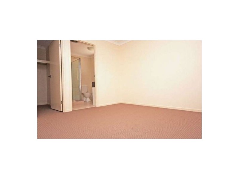 3 Primula Dr, Regents Park QLD 4118