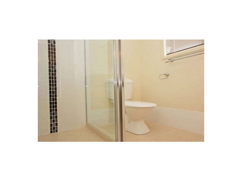 3 Primula Dr, Regents Park QLD 4118