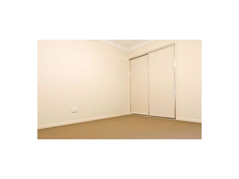 3 Primula Dr, Regents Park QLD 4118