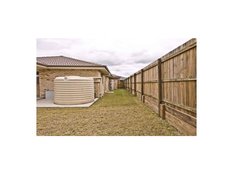 3 Primula Dr, Regents Park QLD 4118