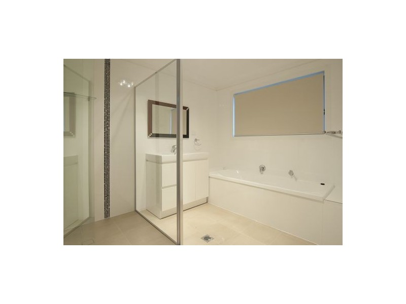 6 Denver Grove, Regents Park QLD 4118