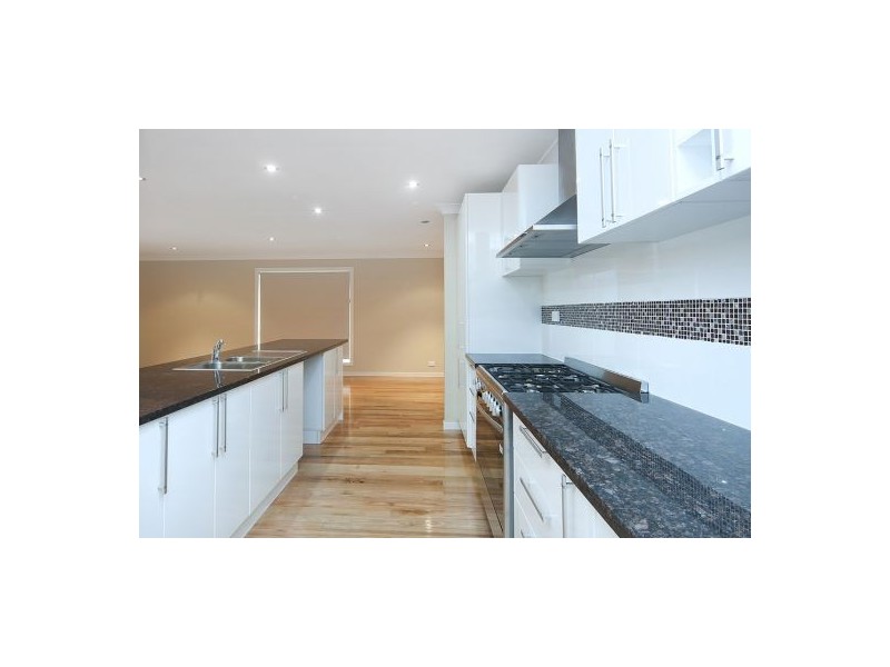 6 Denver Grove, Regents Park QLD 4118