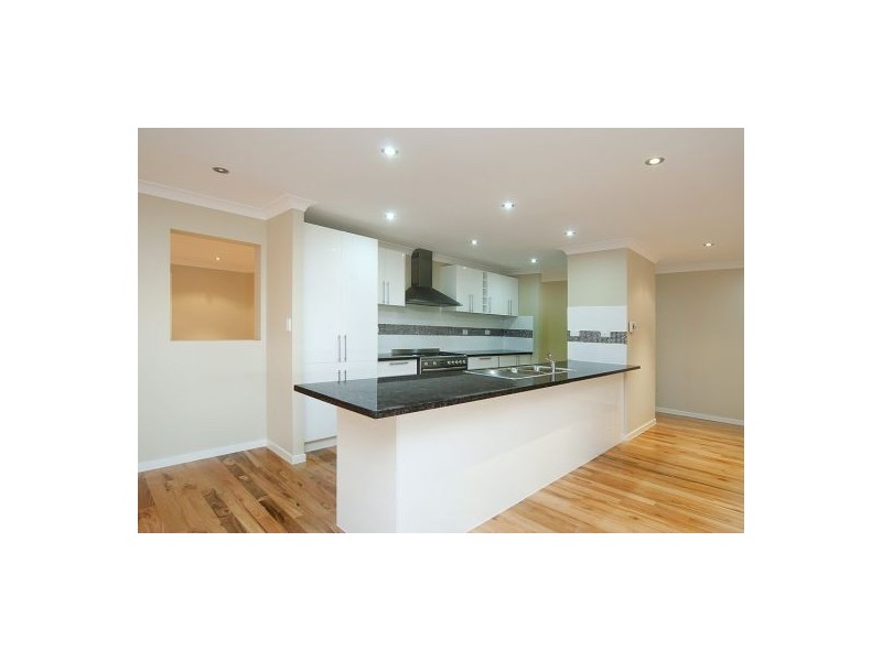 6 Denver Grove, Regents Park QLD 4118