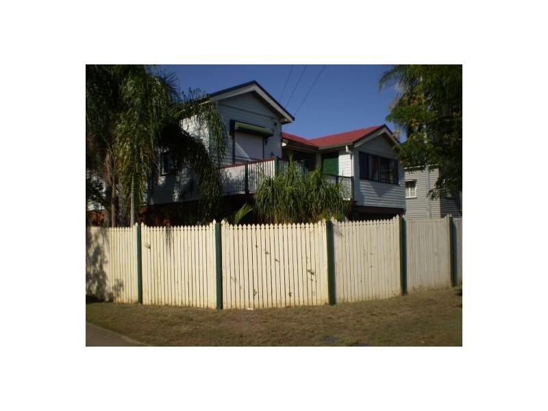15 Love St, Fairfield QLD 4103