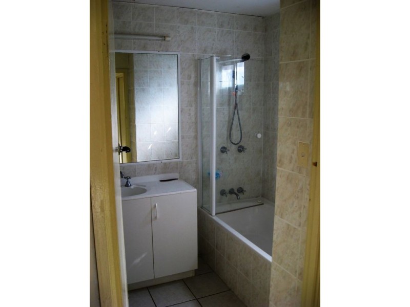 15 Love St, Fairfield QLD 4103