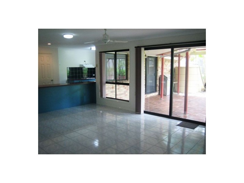 no.42 Gordonia Dr, Regents Park QLD 4118