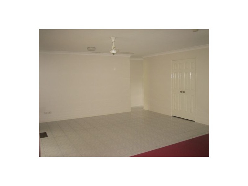 no.42 Gordonia Dr, Regents Park QLD 4118