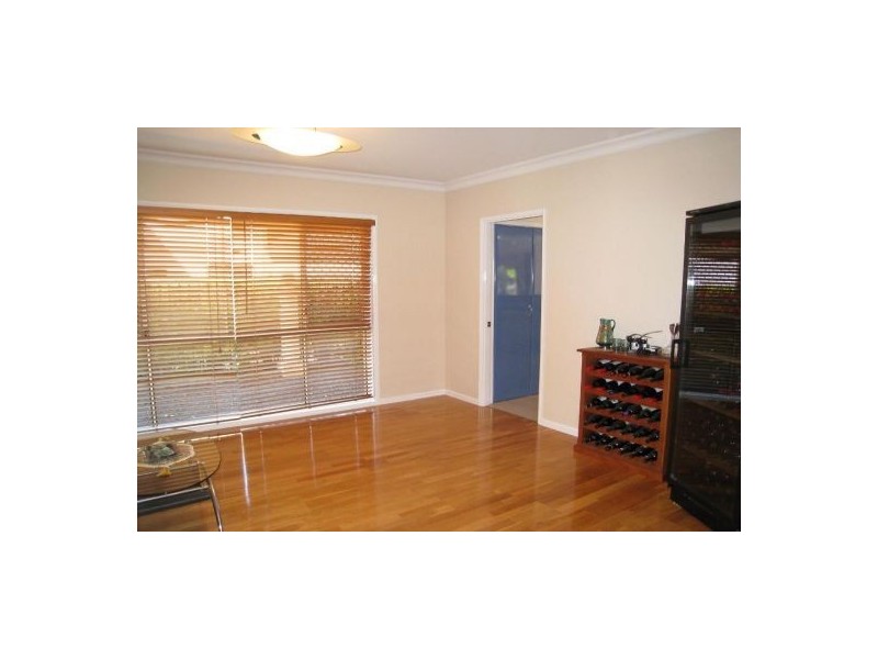 25A. Parnassus St, Robertson QLD 4109