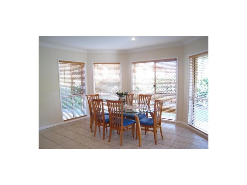 25A. Parnassus St, Robertson QLD 4109