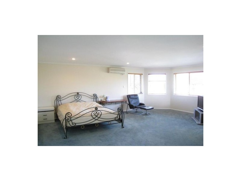 25A. Parnassus St, Robertson QLD 4109
