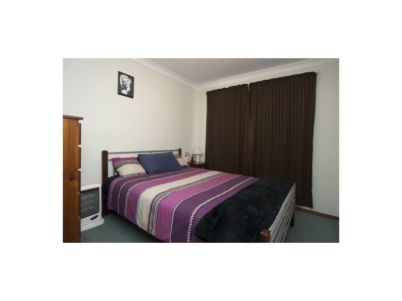 24 Homebush Dr, Regents Park QLD 4118