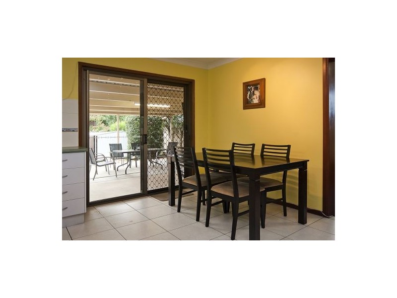 24 Homebush Dr, Regents Park QLD 4118