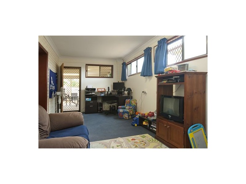 24 Homebush Dr, Regents Park QLD 4118