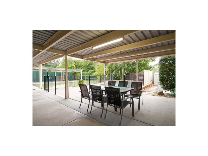 24 Homebush Dr, Regents Park QLD 4118