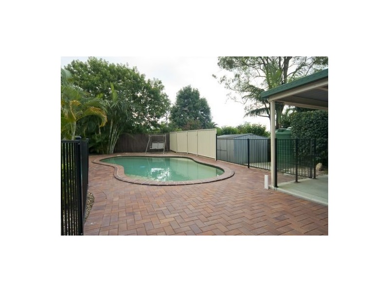 24 Homebush Dr, Regents Park QLD 4118