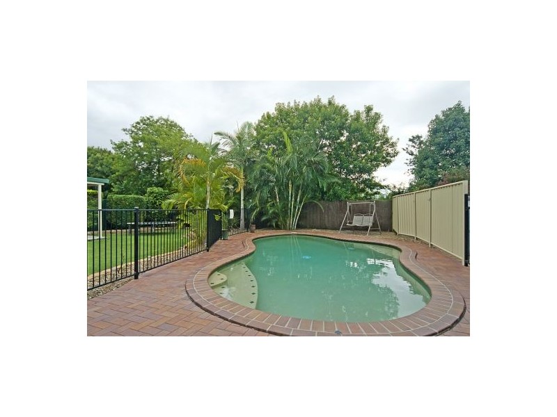 24 Homebush Dr, Regents Park QLD 4118