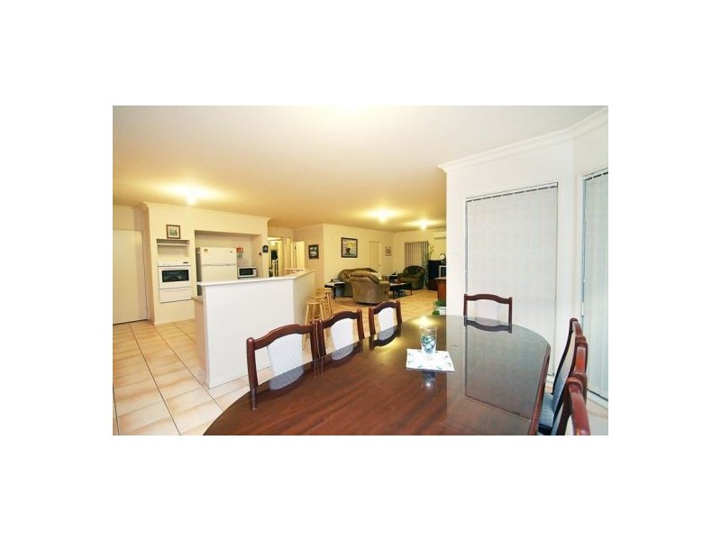 8 Paddington Cr, Stretton QLD 4116