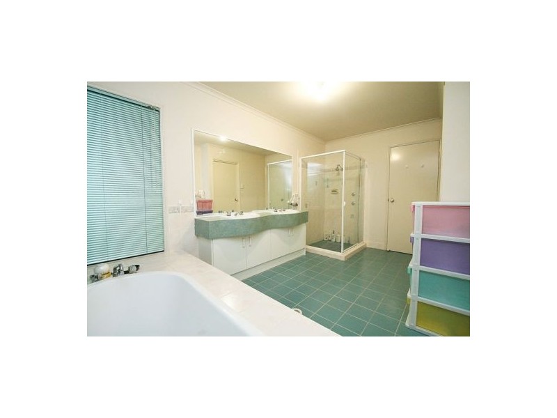 8 Paddington Cr, Stretton QLD 4116