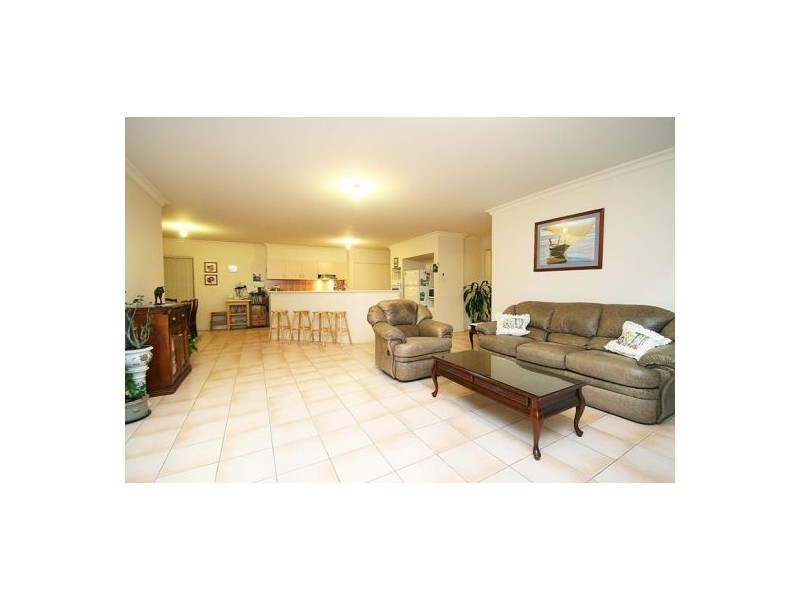 8 Paddington Cr, Stretton QLD 4116