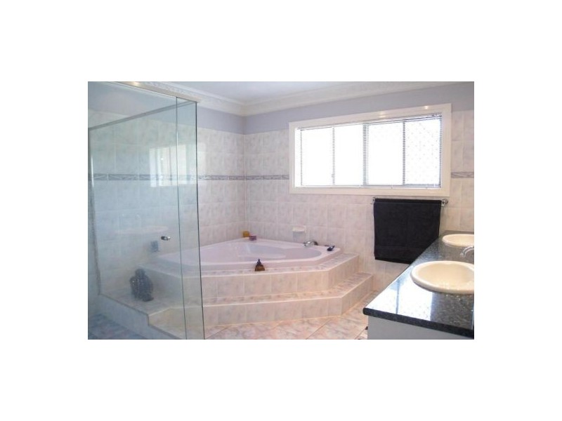 66 Fanfare St, Eight Mile Plains QLD 4113