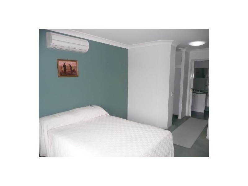 3 Lake Breeze Dr, Loganholme QLD 4129