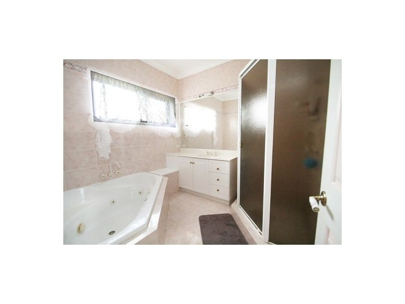 155 Green Rd, Park Ridge QLD 4125