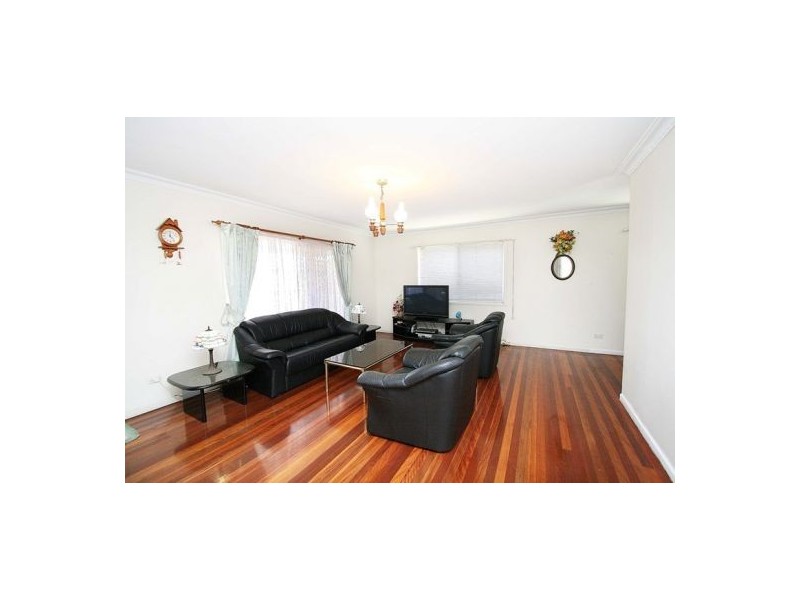 8 Carnaby St, Macgregor QLD 4109