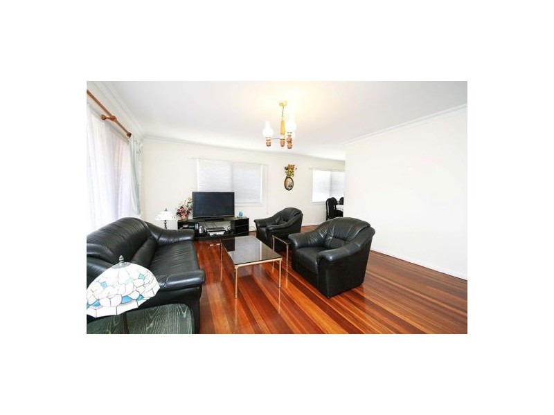 8 Carnaby St, Macgregor QLD 4109