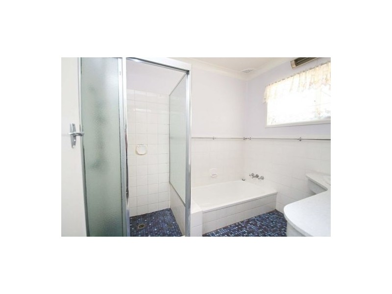 8 Carnaby St, Macgregor QLD 4109