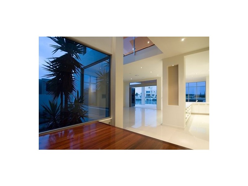 64 The Sovereign Miles, Paradise Point QLD 4216