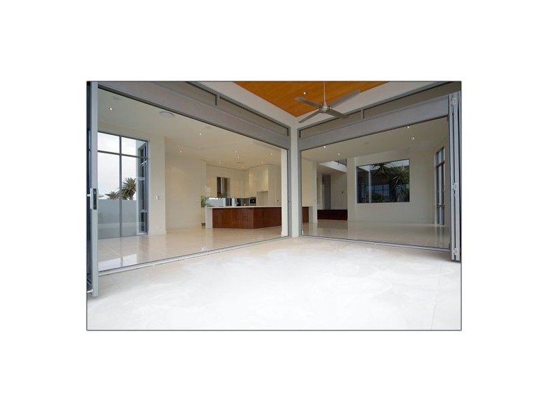 64 The Sovereign Miles, Paradise Point QLD 4216