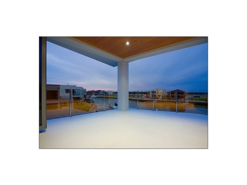 64 The Sovereign Miles, Paradise Point QLD 4216