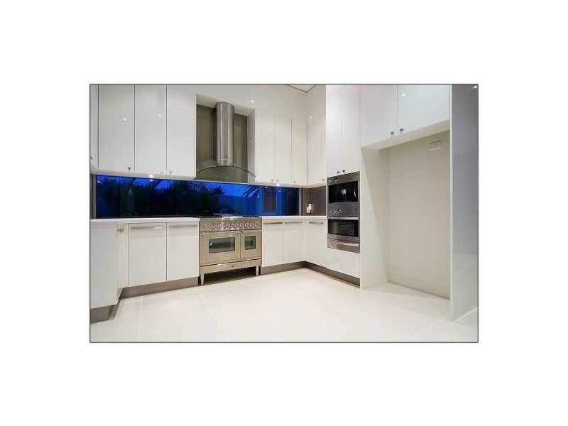 64 The Sovereign Miles, Paradise Point QLD 4216