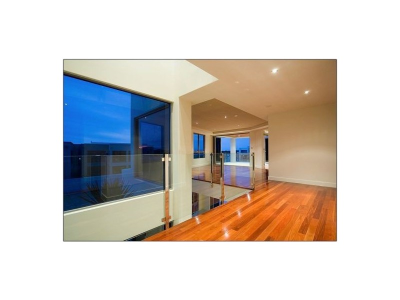 64 The Sovereign Miles, Paradise Point QLD 4216